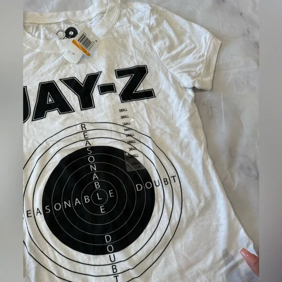 BUNDLE 2 ITEMS FOR $8✨
LAST PRICE🍒🤍 JAY-Z Reasonable doubt album cover top ✨ - Picture 7 of 9